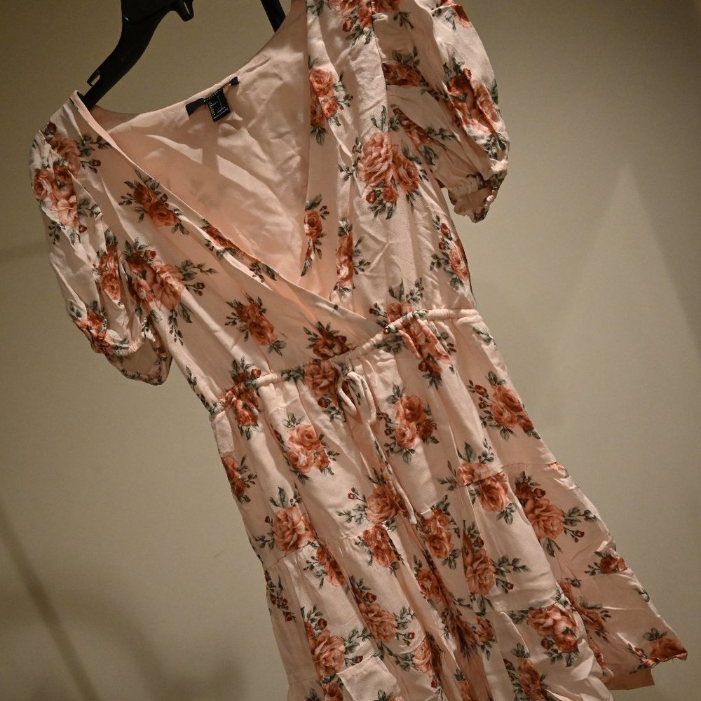 Dress / Forever21 / Pink Floral / Size Small / NEVER WORN NWT
